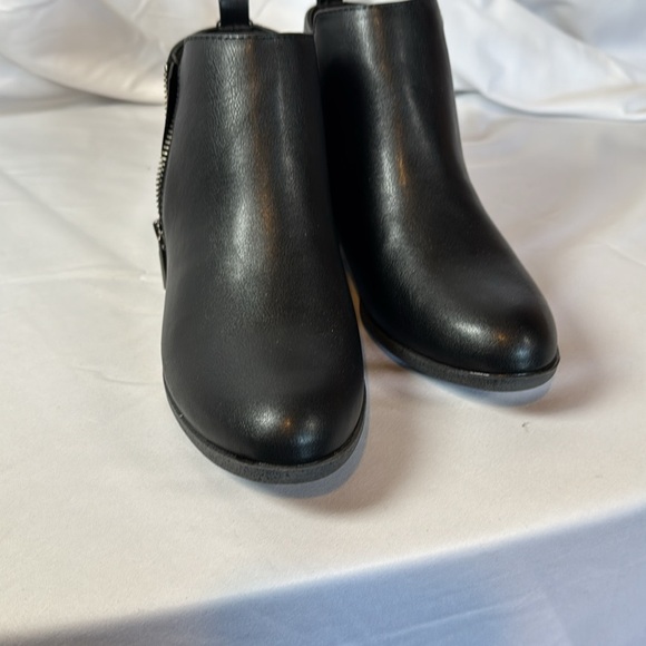 Sonoma Black Faux Leather Ankle Boots Zip Side Block Heel NWT Women’s - Picture 5 of 6